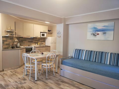 Bed, Living room, Dining area, Bedroom, kitchen