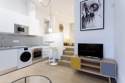 TV and multimedia, Kitchen or kitchenette, Photo of the whole room, Seating area, Dining area, minibar, pet friendly, washing machine