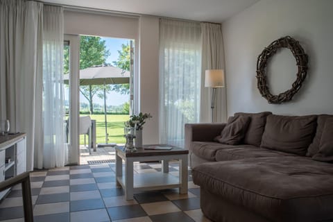 Garden, Living room, Seating area