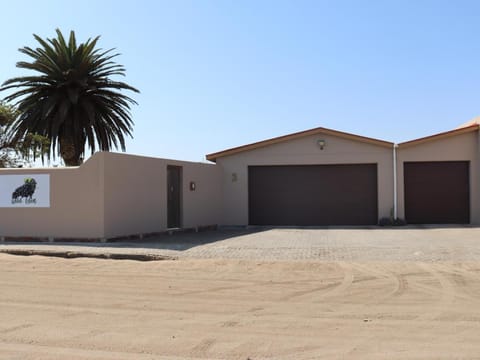 Facade/entrance