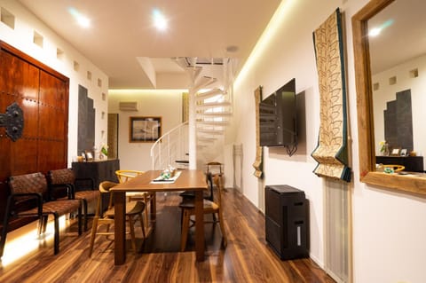 Living room, Diving