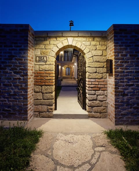 Facade/entrance