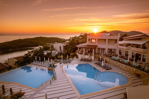 Property building, Restaurant/places to eat, Bird's eye view, View (from property/room), Lounge or bar, Landmark view, Pool view, Sea view, Area and facilities, Swimming pool