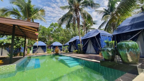 Property building, Swimming pool