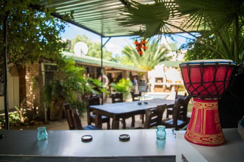 Property building, Facade/entrance, BBQ facilities, Garden, Food and drinks, Other, Decorative detail, Garden view, Drinks, Alcoholic drinks, Non alcoholic drinks