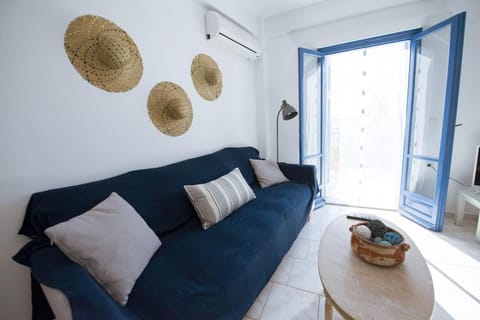 Aquarella-stylish veranda apartment in centre of Poros town Apartment in Poros
