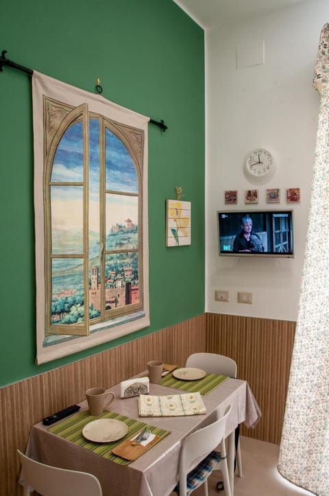 Communal lounge/ TV room, Dining area