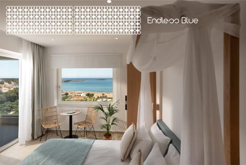 Photo of the whole room, Sea view