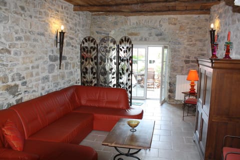 Grand gîte Ardèche L'Avventura Bed and Breakfast in Grospierres