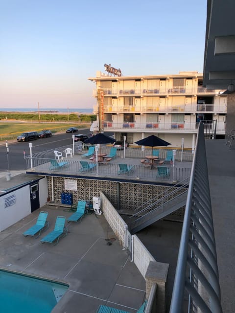 Neighbourhood, Balcony/Terrace