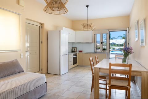 Queen Electra with pool and tennis court Apartment in Crete