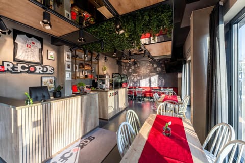 Restaurant/places to eat, Lobby or reception, Seating area