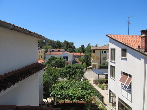 Neighbourhood, Quiet street view