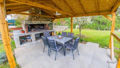 Patio, BBQ facilities, Garden, View (from property/room), Seating area, Dining area, Garden view