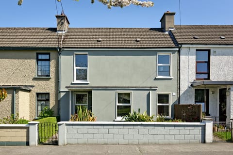 Property building, Facade/entrance, Off site