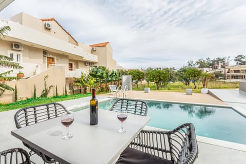 Day, Garden, Garden, View (from property/room), Balcony/Terrace, Balcony/Terrace, Dining area, Garden view, Swimming pool, Swimming pool, Quiet street view, Inner courtyard view