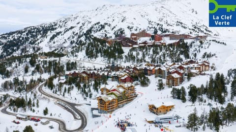 Nearby landmark, Day, Natural landscape, Bird's eye view, Winter, Mountain view
