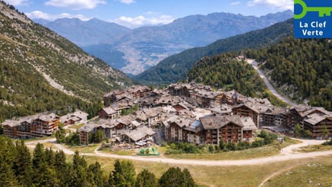 Nearby landmark, Day, Neighbourhood, Natural landscape, Bird's eye view, City view, Mountain view, Street view