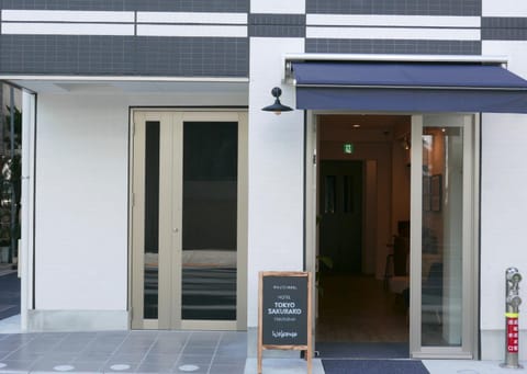 Facade/entrance