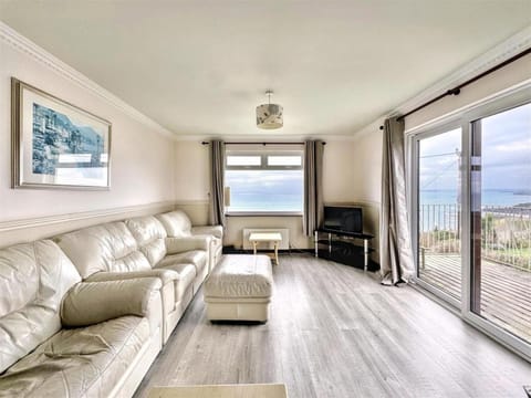 Porthleven Coastal Retreat with 5 Bedrooms House in Porthleven