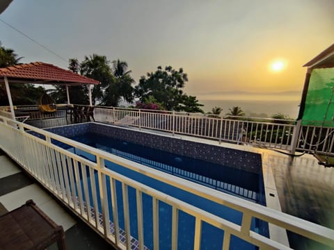 Swimming pool, Sunrise