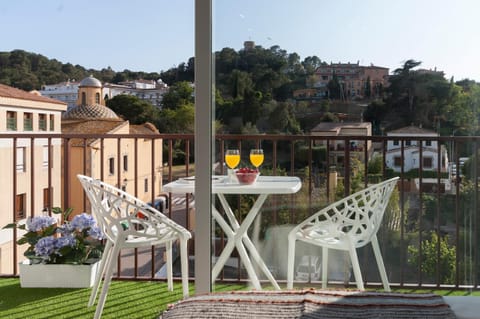 Property building, Balcony/Terrace, Street view