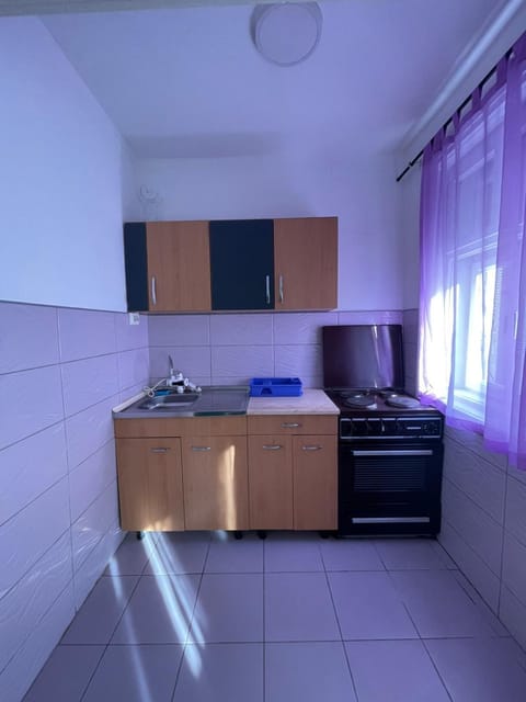 Kitchen or kitchenette, oven