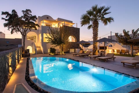 Property building, Pool view, Swimming pool, sunbed