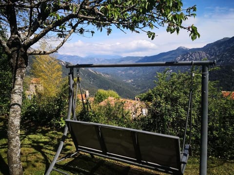Balcony/Terrace, Mountain view