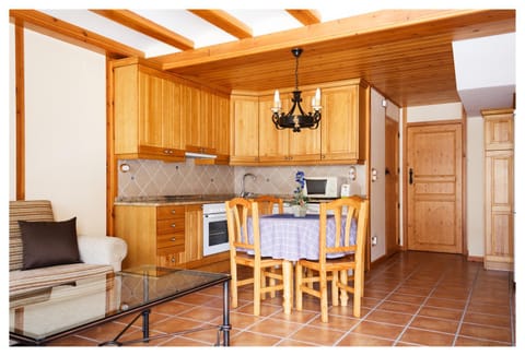 Kitchen or kitchenette, Living room, Photo of the whole room, Dining area, Sunrise, dishwasher, microwave, oven, stove, toaster