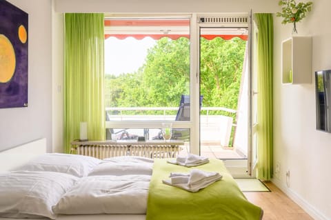 Bed, View (from property/room), Balcony/Terrace, Photo of the whole room, Garden view
