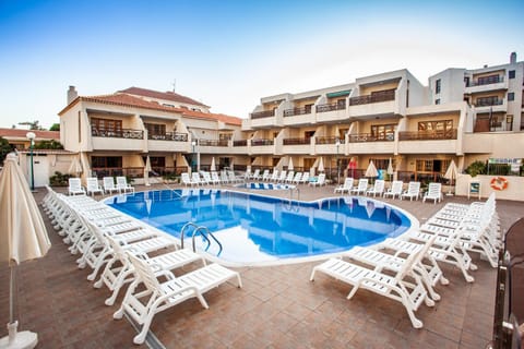 Property building, Pool view, Swimming pool, Swimming pool