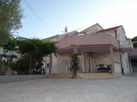 Property building, Area and facilities