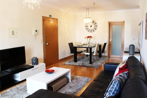 Communal lounge/ TV room, TV and multimedia, Living room, Dining area