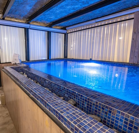 Swimming pool, Swimming pool