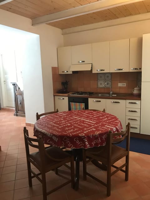 Kitchen or kitchenette, Dining area, stove