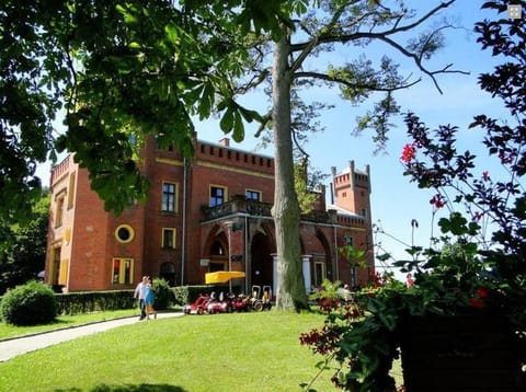 Property building, Day, Garden