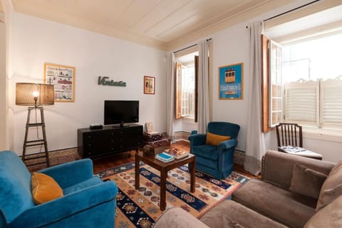 Staff, People, TV and multimedia, Living room, Family