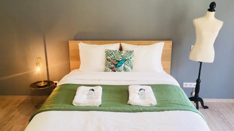 Art Deco 100m2 Flat 2 min Walking from Train Station in City Center, Free Parking and Terrace - 2B Apartment in Luxembourg