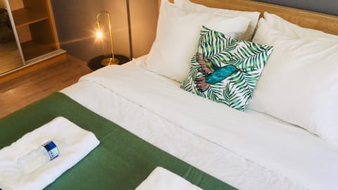 Art Deco 100m2 Flat 2 min Walking from Train Station in City Center, Free Parking and Terrace - 2B Apartment in Luxembourg