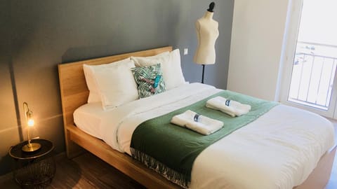 Art Deco 100m2 Flat 2 min Walking from Train Station in City Center, Free Parking and Terrace - 2B Apartment in Luxembourg