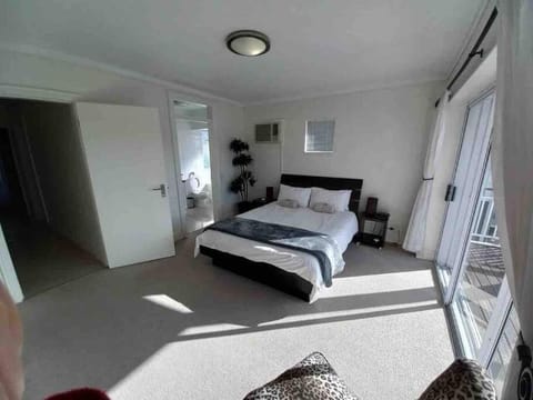 WATERFRONT - 1 South Quay lovely two bed on water Apartment in Knysna
