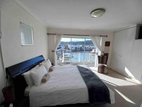 WATERFRONT - 1 South Quay lovely two bed on water Apartment in Knysna