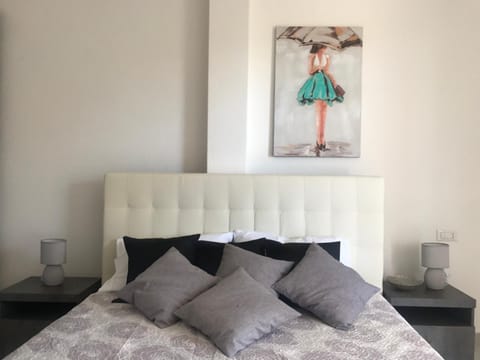Bed, Balcony/Terrace, Photo of the whole room, Bedroom