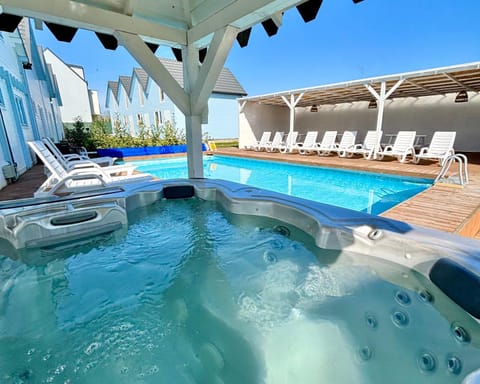 Swimming pool, sunbed