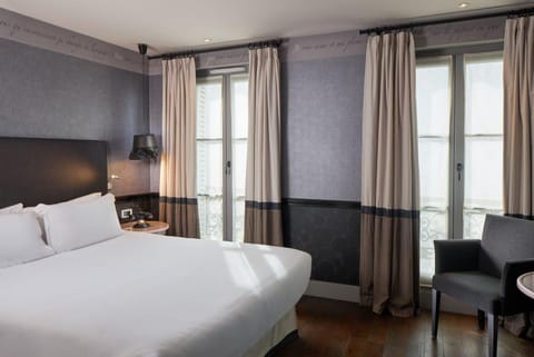 Bed, Seating area, Bedroom