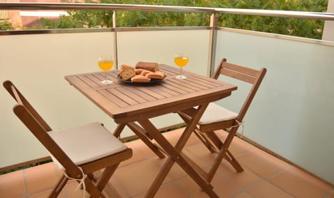 Patio, Day, Food