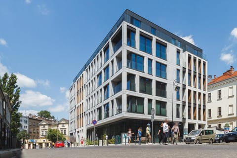 Property building, Restaurant/places to eat, Neighbourhood