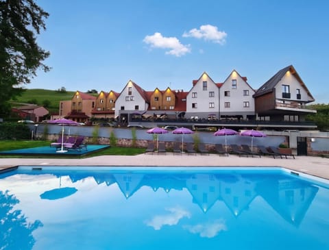 Property building, Summer, Pool view, Swimming pool