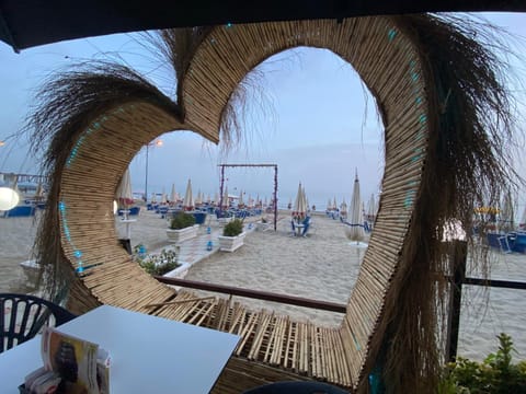 Lounge or bar, Beach